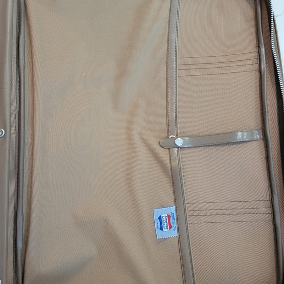 Vintage Suitcase - Picture 4 of 8